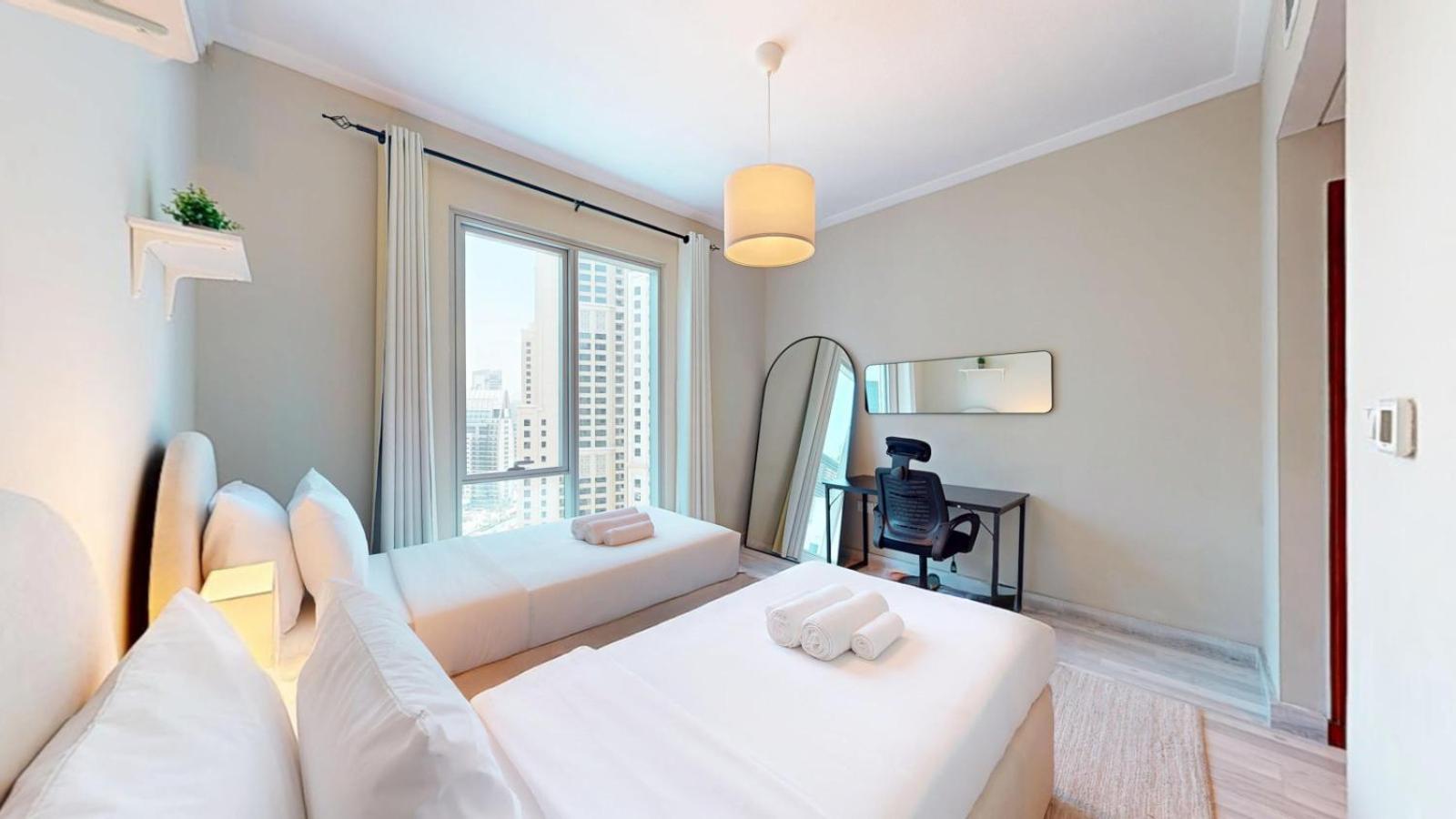 Vakantiehuis Shemara Tower - Elegant Two Bed With Marina View Dubai